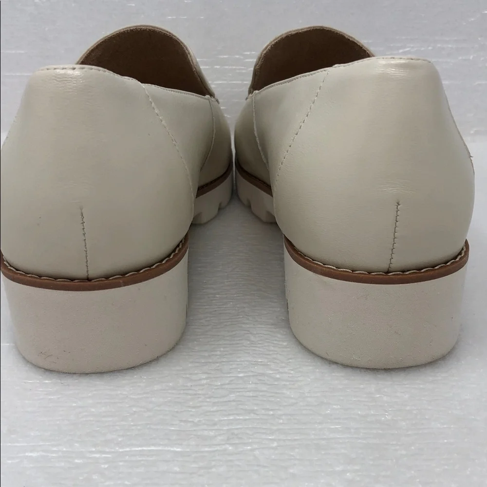 NEW Vionic Loafers Kensley Cream Leather Slip On Chunky Lug Soles Women’s Size 9